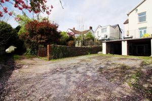 Off Road Parking- click for photo gallery